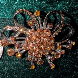 Vintage-Elegant Amber Crystal Brooch